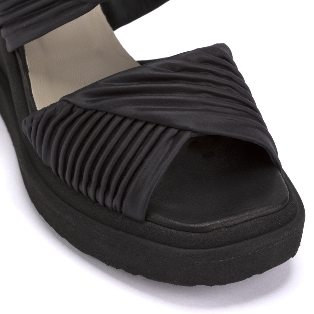 JULIA PLISSE BLACK